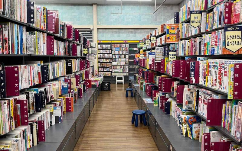 Kawasaki, Japan: Mor’s Mall, Silk Hat Gotcha & Book Off Adventure